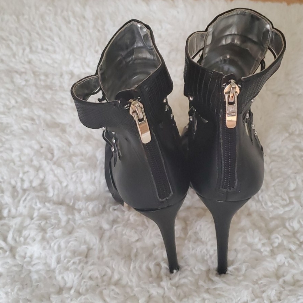 Shoes - Picture 4 of 4